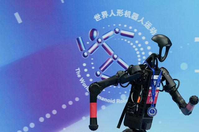 （体育）人形机器人“飞人”大战