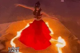表演时裙摆被点燃！女演员迅速脱衣逃生！消防提醒图片