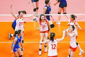 一局未失！中国女排3∶0击败日本女排，成功卫冕图片