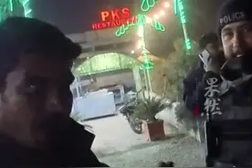 中国残疾小伙骑行巴基斯坦 手机被抢，巴铁用中文安慰“不怕啊 没事”，警民一起帮助 5个小时追回手机图片