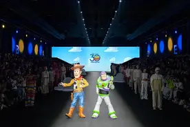 《玩具总动员》30周年，胡迪和巴斯光年也来走秀了！图片