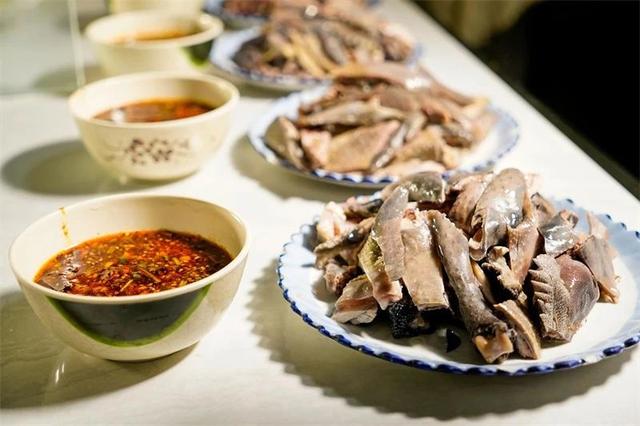 滇中藏不住了！楚雄21℃暖冬，一半是山水秘境，一半是舌尖热辣