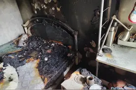 住户外出未断电，充电宝在家充电起火造险情图片