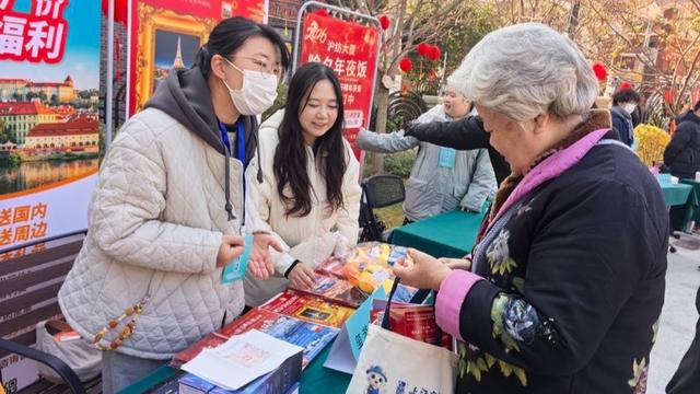 家门口就能“货比三家”报团出游，“乐龄·乐游”品牌活动走进社区