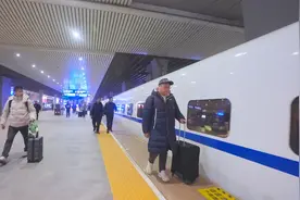 刚刚，成都到深圳动卧出发！做调研、谈生意，这趟车很“商务”图片