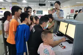 郑州滨河办事处：萌娃探地铁，暑期研学乐无穷图片