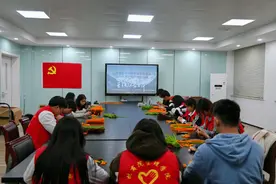 研途暖心，一举夺“葵”——杭商院学子手编向日葵向考研学长学姐送上暖心祝福图片