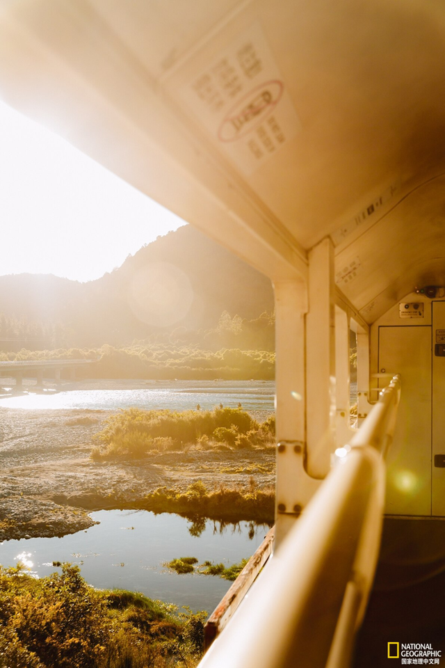 沿新西兰高山观景火车铁路，寻迹毛利玉石文化