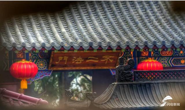 组图丨泰山脚下王母池：红墙映蜡梅 寒香醉冬阳