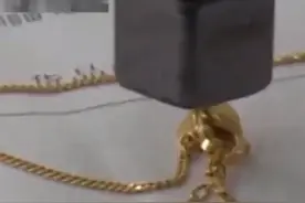 重庆一男子送妻子的金项链竟被磁铁吸起？商家回应图片