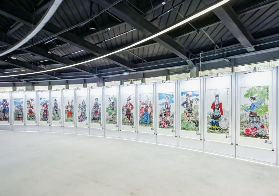 共迎民族团结日,东城展出56个民族服饰绘画作品 - 图画吧TUHUABA