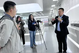 新华医疗创建80周年——新闻媒体走进新华医疗大型全媒体采访活动举行图片