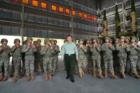 习近平在视察火箭军某旅时强调 提升战略导弹部队威慑和实战能力图片