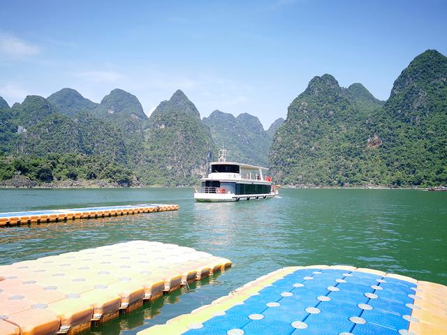 清风碧水引客来 万峰湖旅游码头暑期人气旺