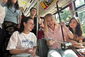 天津：留学生与公交职工共度中国“团圆节”图片