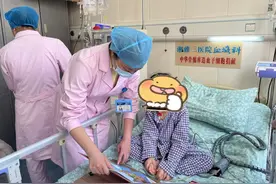 “因为救妈妈所以不痛”：为救白血病母亲，4岁双胞胎姐妹一起捐献造血干细胞图片