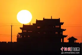 嘉峪关“观城”：长城从这里走向远方图片