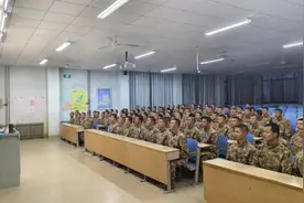 滨州职业学院士官学院开展缅怀英雄王伟爱国主义教育活动图片