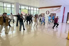 东营市景苑学校教师阳光大课间活动正式启动图片