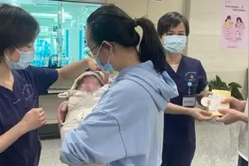 全国最小胎龄，出生才9两！奇迹宝宝出院了啦图片