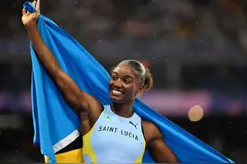 圣卢西亚23岁选手力压美国名将加冕百米“女飞人”：曾没鞋赤脚训练，为祖国赢得首枚奥运奖牌图片
