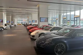 “昨天上牌今天卖”“价格仅为新车的75％”，消费者捡漏“零公里二手车”，价格诱惑和权益风险如何抉择？图片