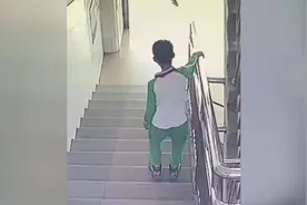 孩子这一跳  全国妈妈隔着屏幕都觉得疼！图片
