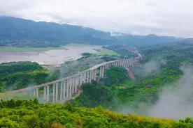 全线首个！湖南炉慈高速公路这一标段主线拉通图片