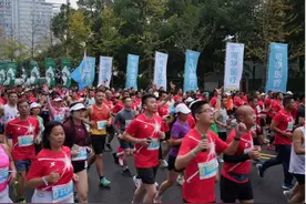 可孚医疗“护航”长马完赛图片