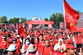 第三十八届泰山国际登山比赛暨第二十九届全国全民健身登泰山徒步活动启动图片