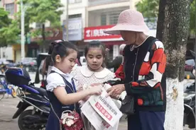 一个半小时卖了1000份报纸 澄迈这80名小萌娃变“卖报小行家”图片