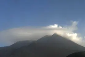 意大利埃特纳火山再次喷发图片