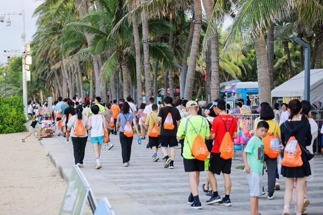 海口市全民健身系列活动“假日海滩健步走”收官