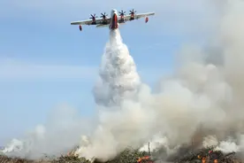 新华全媒+丨国产大型水陆两栖飞机AG600正式进入中国民航局审定试飞阶段图片