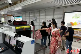 天气越来越热，乘坐地铁这些行为需要注意图片