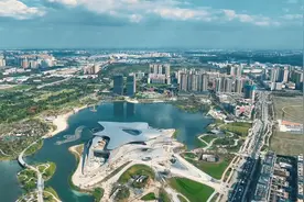 “星云”绽放！航拍2023成都世界科幻大会主场馆图片