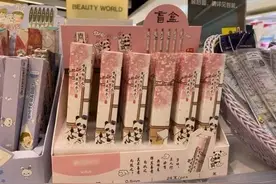 听说孩子们被一个“神秘”盒子吸引了……图片