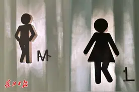 商场卫生间标识为何难辨男女？有年轻人都被弄昏了头图片