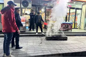 郑州中原城管开展露天烧烤及餐饮油烟污染专项整治行动图片