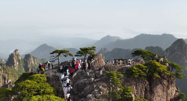 黄山风景区清明假期迎客9.6万余人 天都峰4月7日起恢复开放