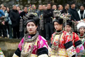 多彩年俗闹新春 | 贵州榕江：侗寨“吃相思”秀盛装闹新年图片