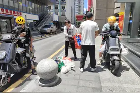 一财记者华强北体验给外卖员送外卖，多人接力一天赚千元图片