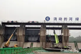 永定河落坡岭水库溢洪道12孔闸门完成修复安装图片