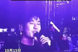 10月15日，黄晓明现身周杰伦演唱会，点歌合唱《明明就》，“小时候大家都叫我明明明明就是我”。图片