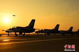 空军西安飞行学院某旅组织节后开飞训练图片