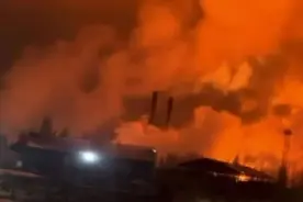 乌称袭击俄罗斯一军用机场引发火灾！乌方此前证实用无人机袭击俄罗斯一军工厂图片