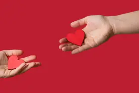 调查显示，互联网在我国捐赠普及中起到很大作用图片