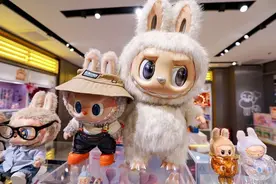 “塑料茅台”拉布布，凭什么造就河南首富 | 新京报专栏图片