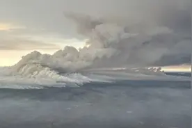 加拿大西部野火形势加重 当地工人及居民疏散图片