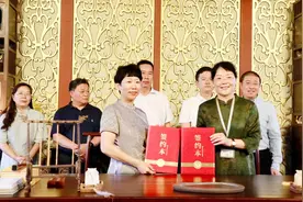 平顶山宝丰汝瓷精品展陈合作签约仪式在无锡影视基地举行 宋徽宗艺术馆可以看汝瓷了图片